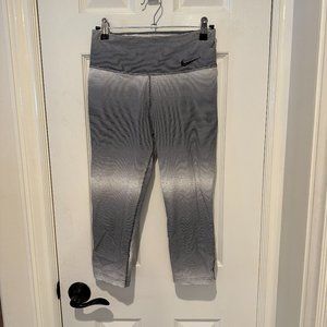 Nike Dri-Fit Women's Capris Black & White Ombre Size Small